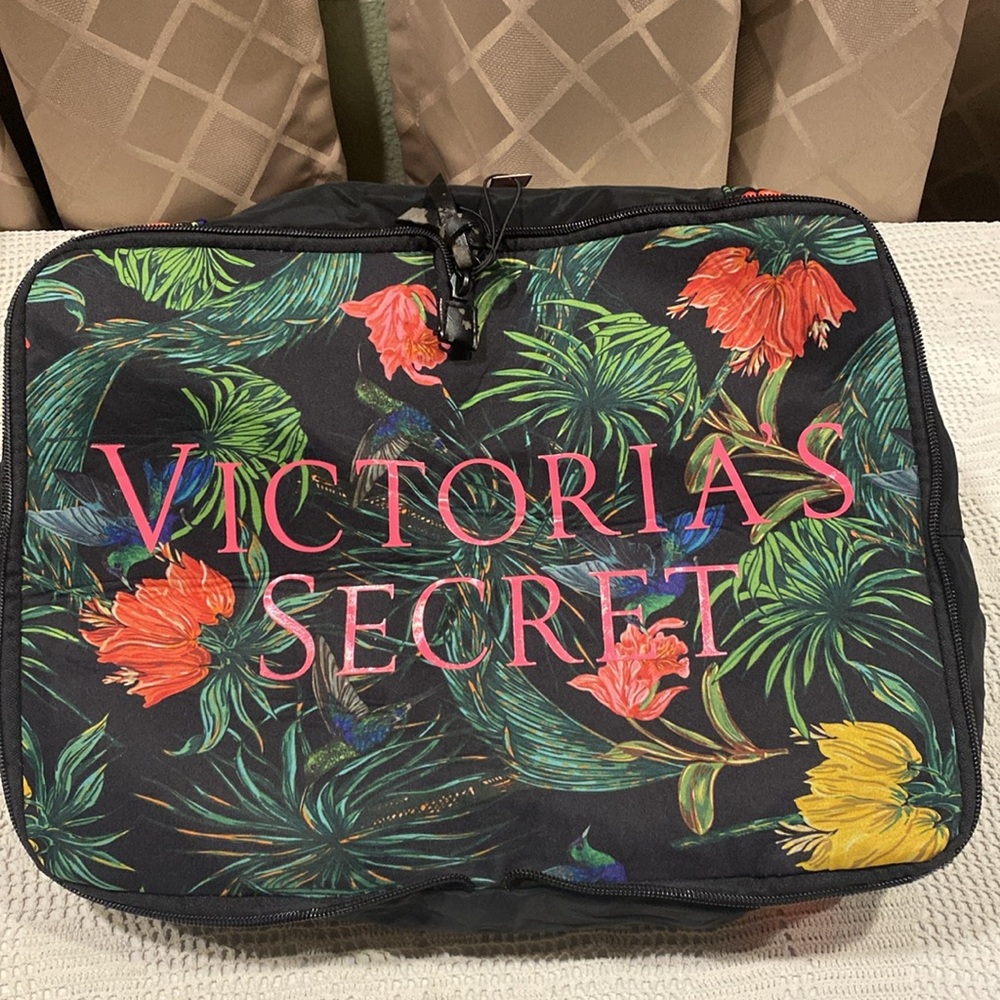 Victoria’s Secret Fold Up Zipped Tote Bag, NWT